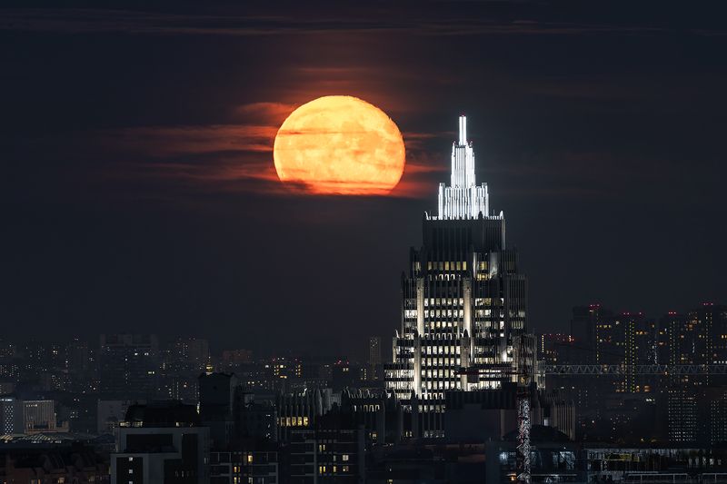 Moon over Moscow фото превью