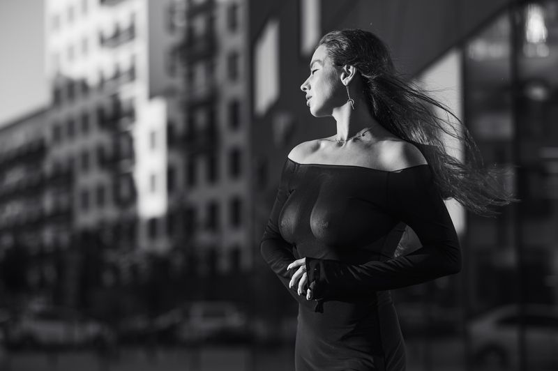 чб, прозрачное платье, город, утро, эротика скромность фото превью