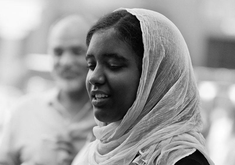 чб фото, уличный женский портрет Уличный женский портрет фото превью