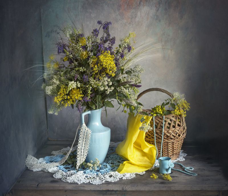 цветы, букет, полевые, голубой кувшин, корзина Полевые...жёлтые и голубые фото превью