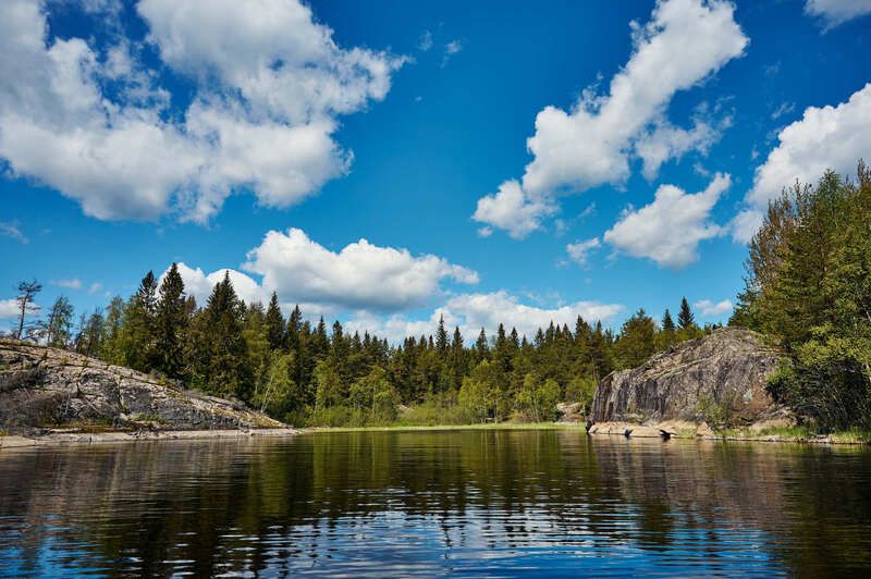 небо, облака, сосны Прогулка по шхерам фото превью