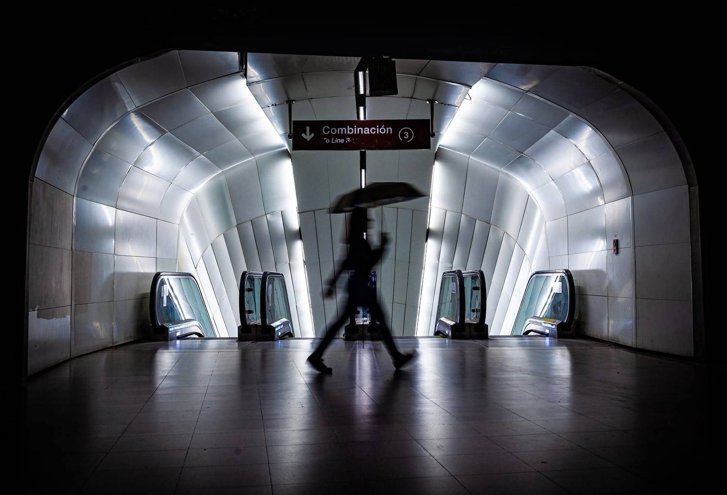 streetphotography, street, fotograf&iacute;a callejera, bastian cifuentes araya, periodista furioso, streetphoto, street photo, street photography, el viaje, metro de chile, metro de santiago,, Basti&aacute;n Cifuentes Araya