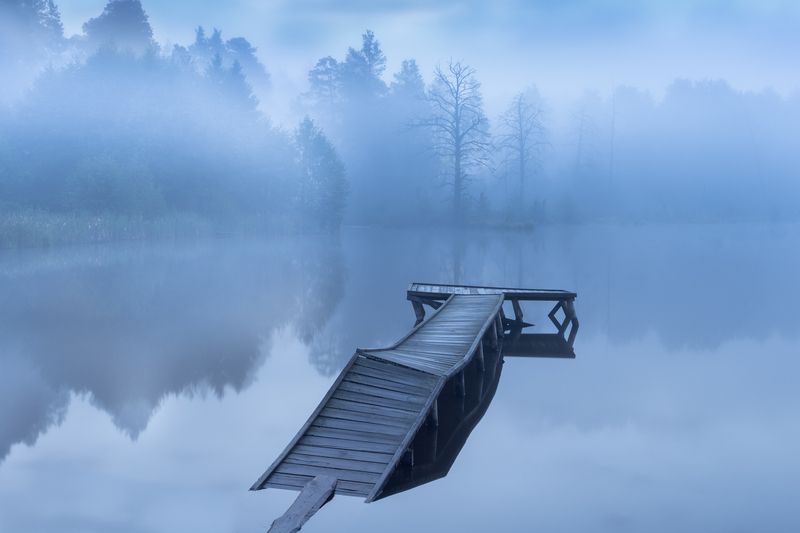 Туманное утро фото превью