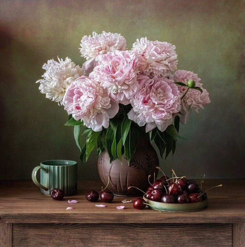 Пионы и черешня фото превью