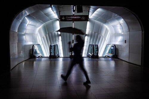 EL VIAJE: UNA TRAVESÍA SUBTERRÁNEA