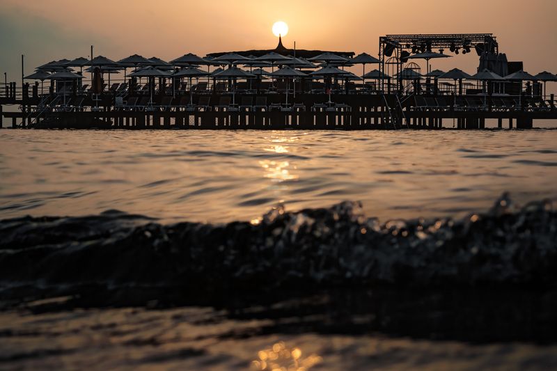 #Water #Sky #Atmosphere #Cloud #Afterglow #Body of water #Dusk #Sunlight #Sunset #Sunrise Sunrise over the pier фото превью
