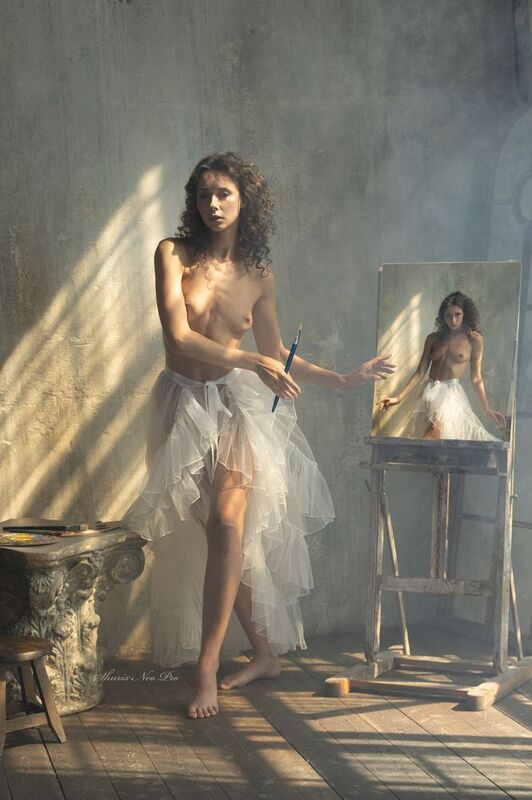 Автопортрет художницы через два зеркала фото превью