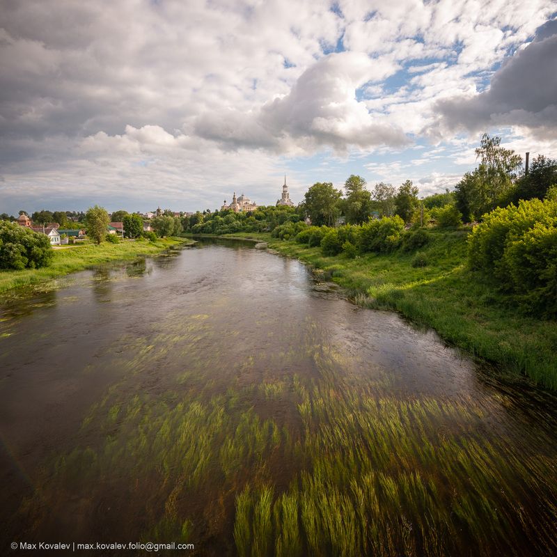russia, torzhok, tver region, architecture, building, cathedral, church, monastery, summer, temple, бориса и глеба в торжке собор, борисоглебский монастырь в торжке, борисоглебский собор в торжке, введения во храм пресвятой богород, введенская церковь в т Торжок. Река Тверца и Борисоглебский монастырь фото превью