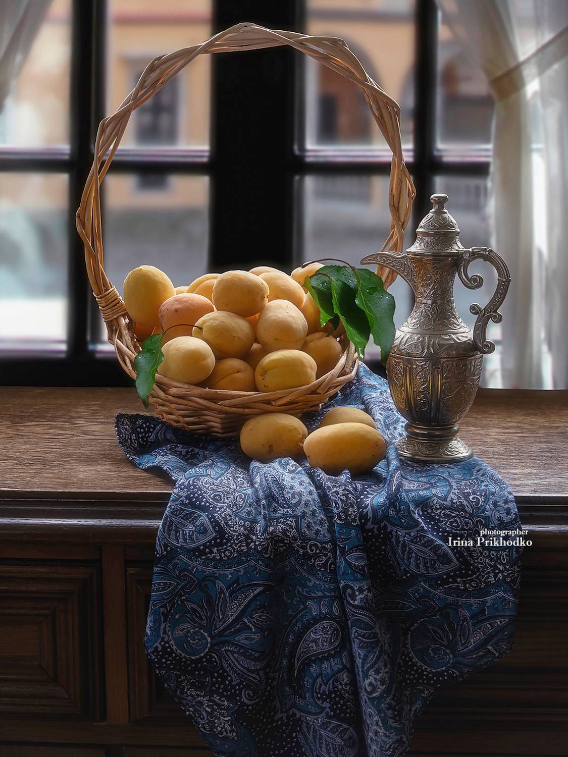 натюрморт, фрукты, абрикосы, окно, Приходько Ирина