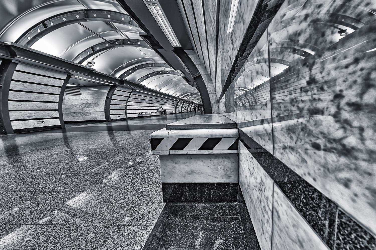 метро станция интерьер подземка переход отражения чёрно белое, Тамара
