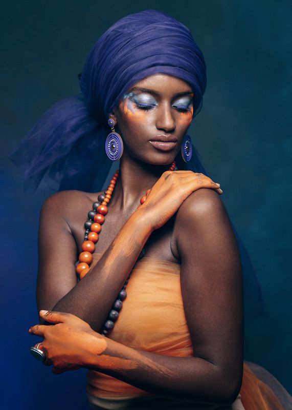 amber accents, artistic portrait, blue backdrop, cinnamon shadows, contrasting light, delicate pose, desert muse, eastern adornment, exotic elegance, female portrait, front view, golden hues, makeup, oriental portrait, vintage orientalism, young woman Jewels of the Caravanserai фото превью