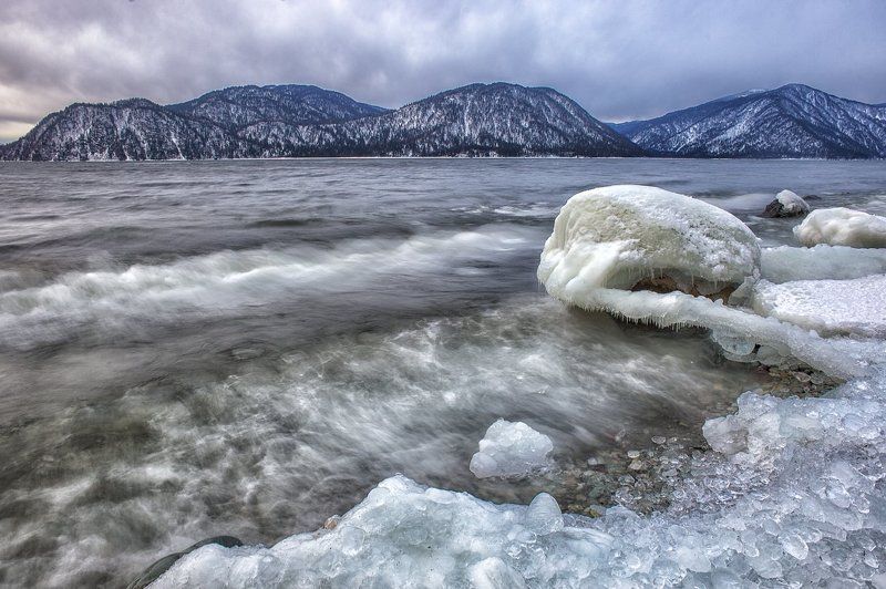 Штормит Телецкое... фото превью