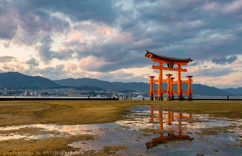Закат на Миядзиме во время отлива фото превью
