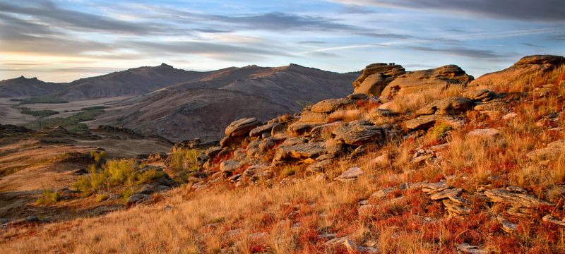 Казахстан. Горы Ку. горы. осень.  Осеннее покраснение. фото превью