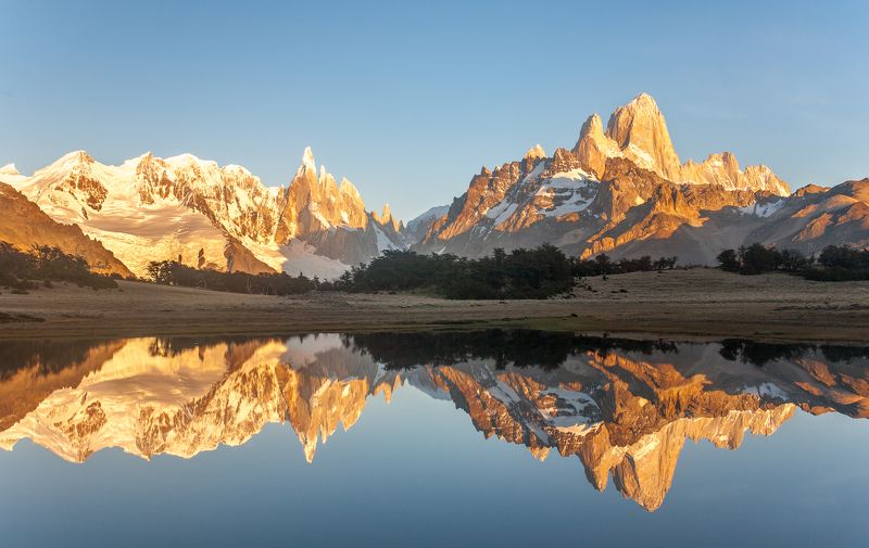 Сьерра Торро и Фитц Рой нарассвете фото превью