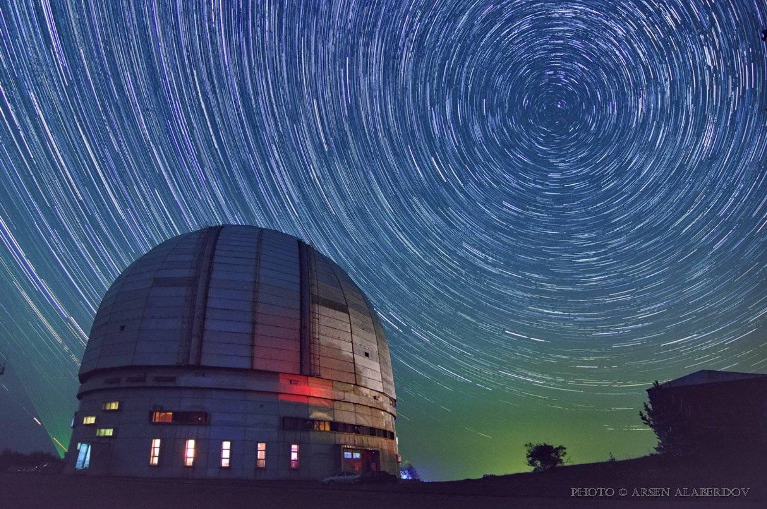 Горы, Звёздная ночь, Звёздные треки, Звёзды, Карачаево-Черкесия, Космос, Лазер, Наука, Обсерватория, Ран, Северный Кавказ, Телескоп, Арсен Алабердов