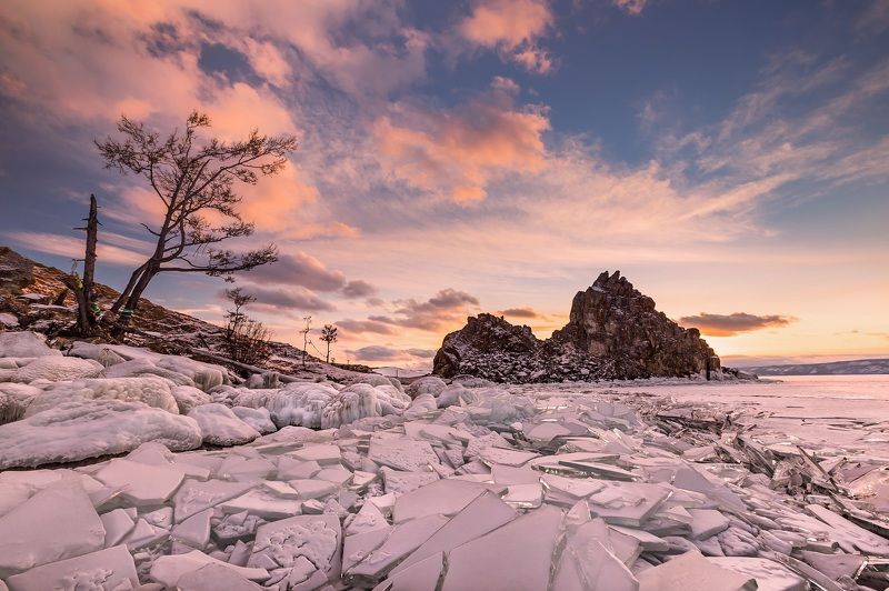 Бурхан, Шаманка, скала, закат, лед, Байкал Шаманка вечерняя фото превью