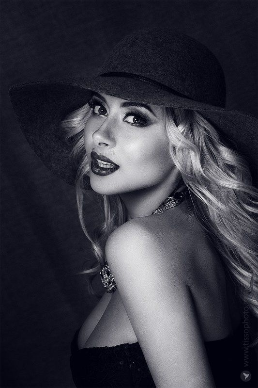 Портрет, девушка, лицо, красота, взгляд, украшения, глаза Виктория  фото превью