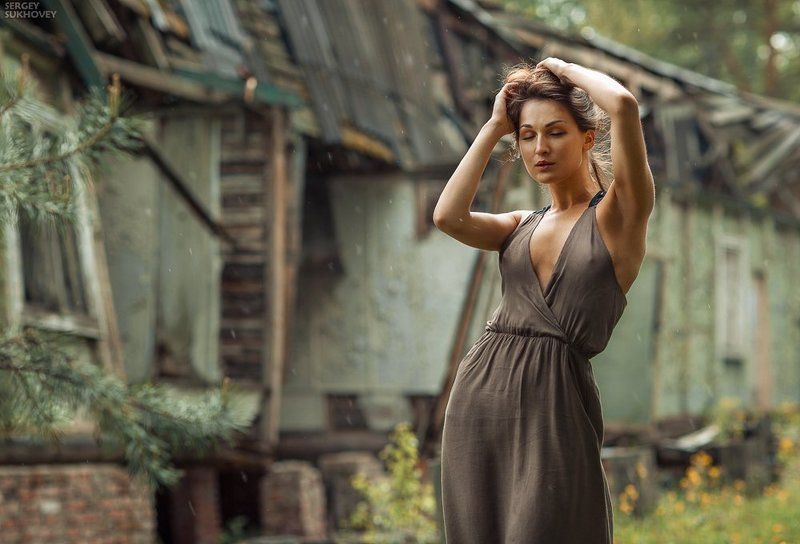 Rain, Wet clothes, Дождливая погода, Дождь, Мокрая девушка, Мокрое платье, Платье с декольте, Портрет в дождь Капли на лице фото превью