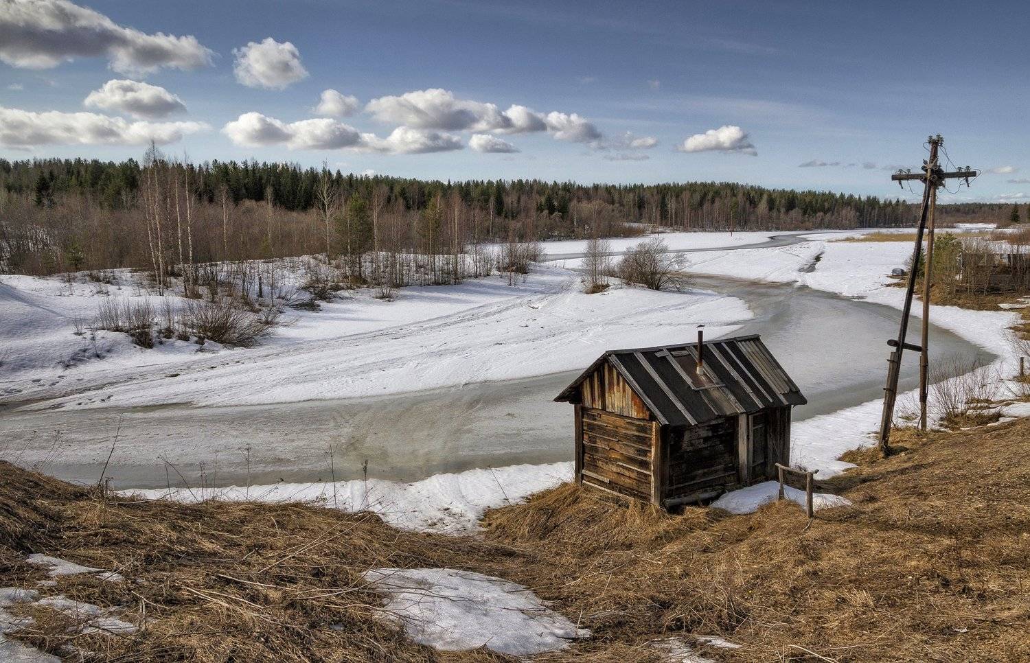 весна, река, берег, лес, деревья, баня, облака, снег, лед, трава, Ра Вера