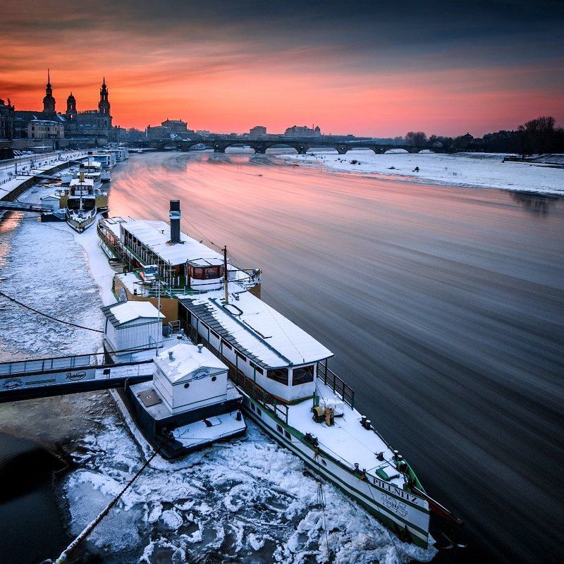 Germany, Elbe, frozen, beautiful place, travel, city, clouds, architecture, cathedral, Europe, ship Dresden - Ice floes on the Elbe. фото превью