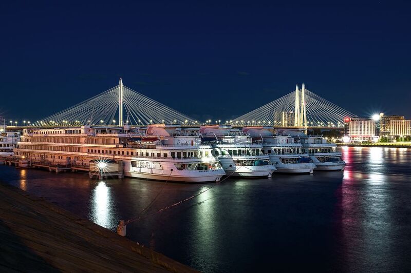 санкт-петербург, питер, город, ночной город, нева, ночь, мост, корабли, пристань, причал Тихая синяя ночь фото превью