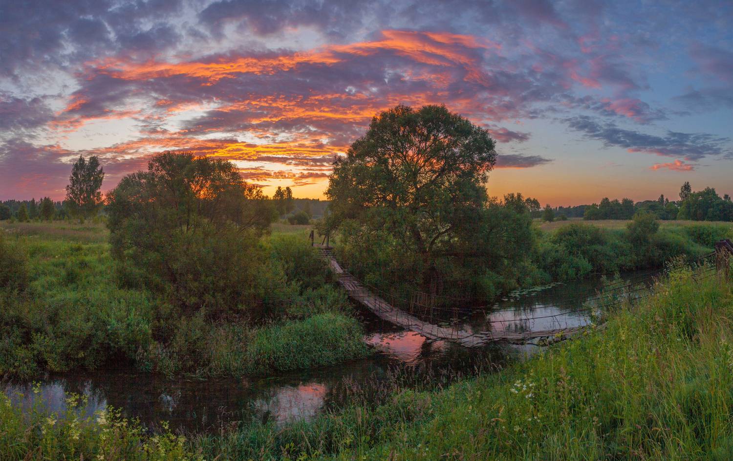 рассвет , облака , река , мостик , поле, лето, Свистков Александр