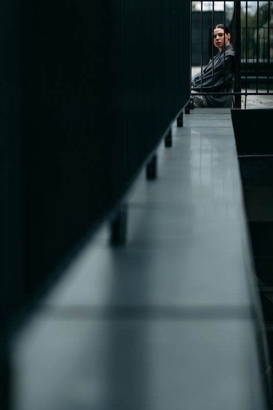 молодая девушка, городской стиль, дворы, на открытом воздухе Анна фото превью