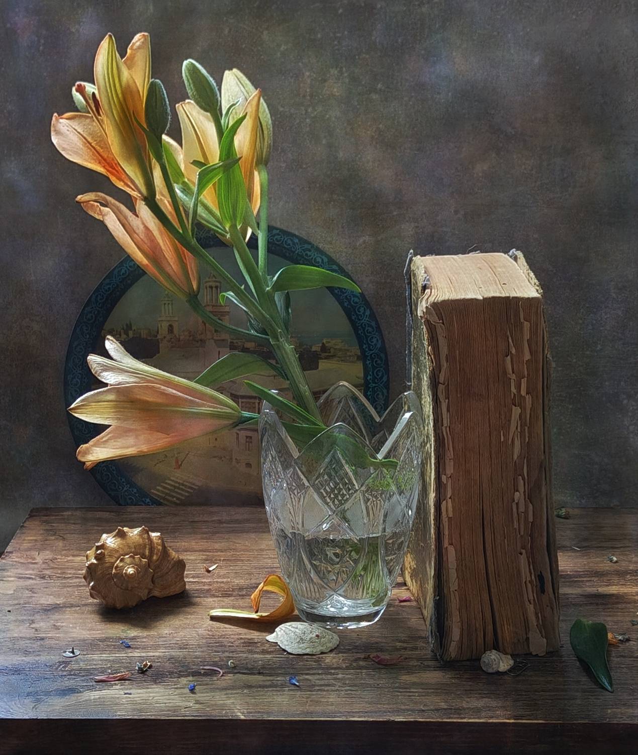 лилия, ваза, книга, Ирина Курмалеева