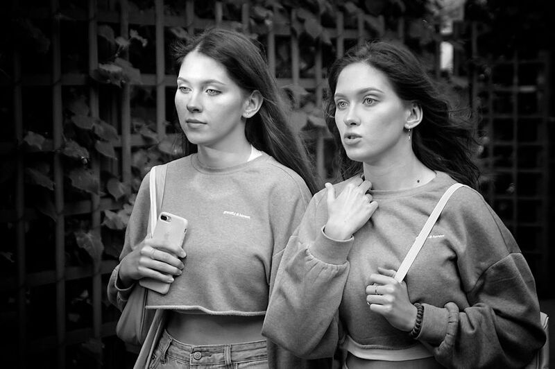 street, городской портрет, пара, девушки, близнецы, сестры, черно-белое, волосы на ветру, в движении, лето в городе, покорность, воля, эмоции, город, street, city portrait, couple, girls, twins, sisters, black and white, hair in the wind, in motion, summe If I were... фото превью