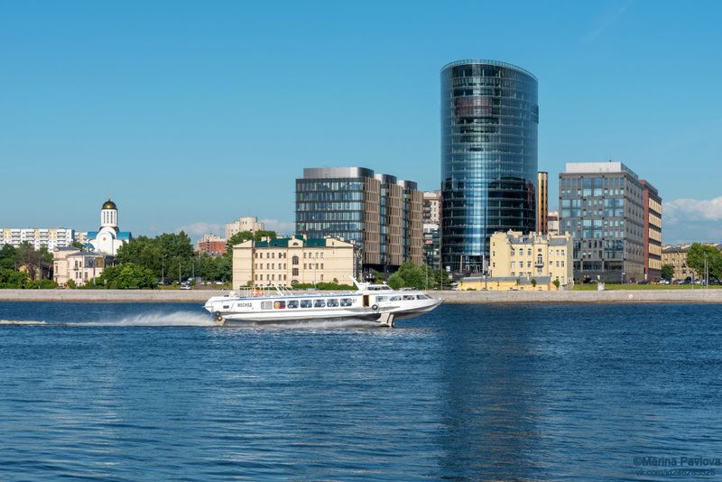 город, архитектура, санкт-петербург, река нева, городской пейзаж, деловой комплекс санкт-петербург плаза, храм успения пресвятой богородицы Городские контрасты Петербурга фото превью