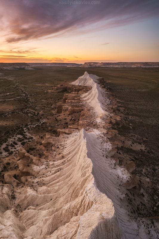 казахстан, мангистау, фототур, яковлевфототурбелый хребет в ущелье шакпактысай. мангистау, казахстан, апрель 2025.  приглашаю в осенний фототур по мангистау! 12-19 октября 2025 мы вновь отправимся исследовать инопланетные пейзажи полуострова мангышлак. ва Шакпактысай фото превью