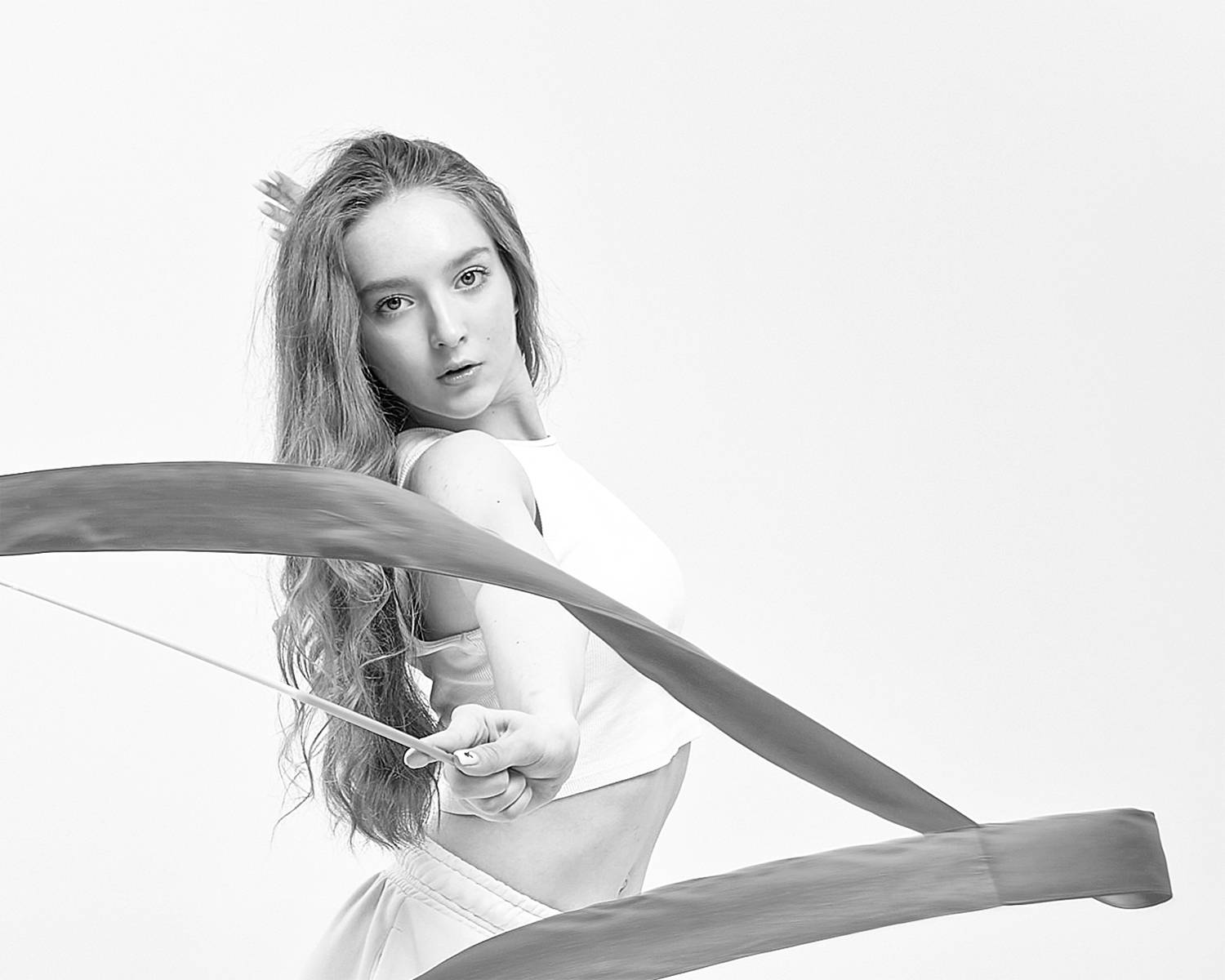 студийный портрет, высокий ключ, девушка, художественная гимнастика, лента, спортивный портрет, спорт, постановочное фото, черно-белое, черно-белый портрет, bnw, studio portrait, high key, girl, rhythmic gymnastics, ribbon, sports portrait, sport, staged , Лебедев Кирилл