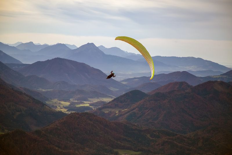 горы пейзаж облака осень параплан Параплан фото превью