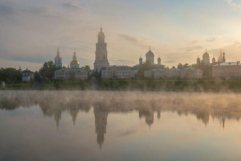 Утро в Свято-Троицком Серафимо-Дивеевском монастыре фото превью
