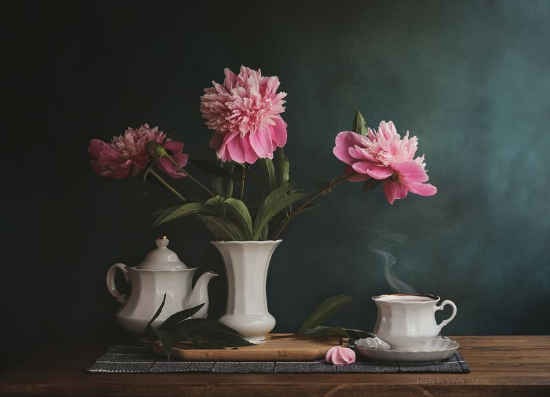 Чашка чая и пионы.. фото превью