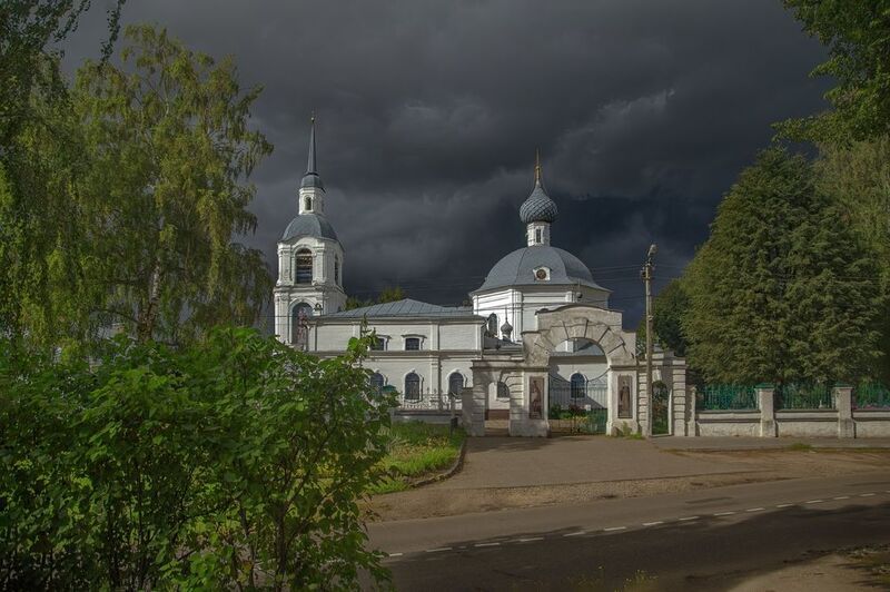 церковь, пейзаж, небо, лето, гроза На границе света и тьмы фото превью