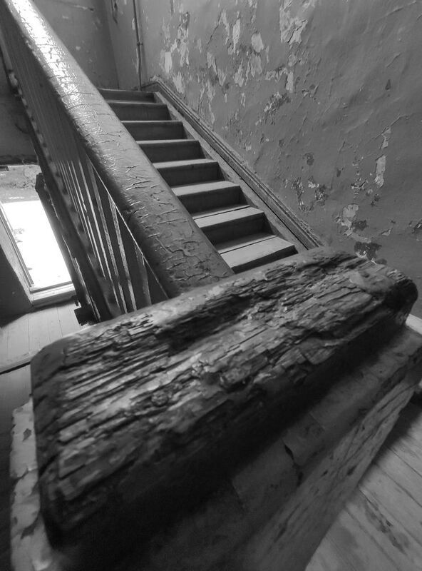 Перила. Тысячи рук......  фото превью