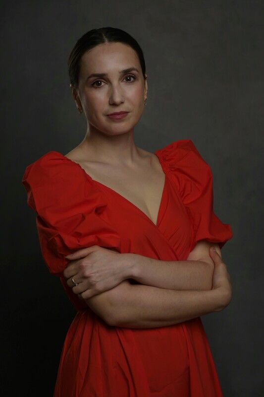 портрет, девушка, красное платье Оксана фото превью