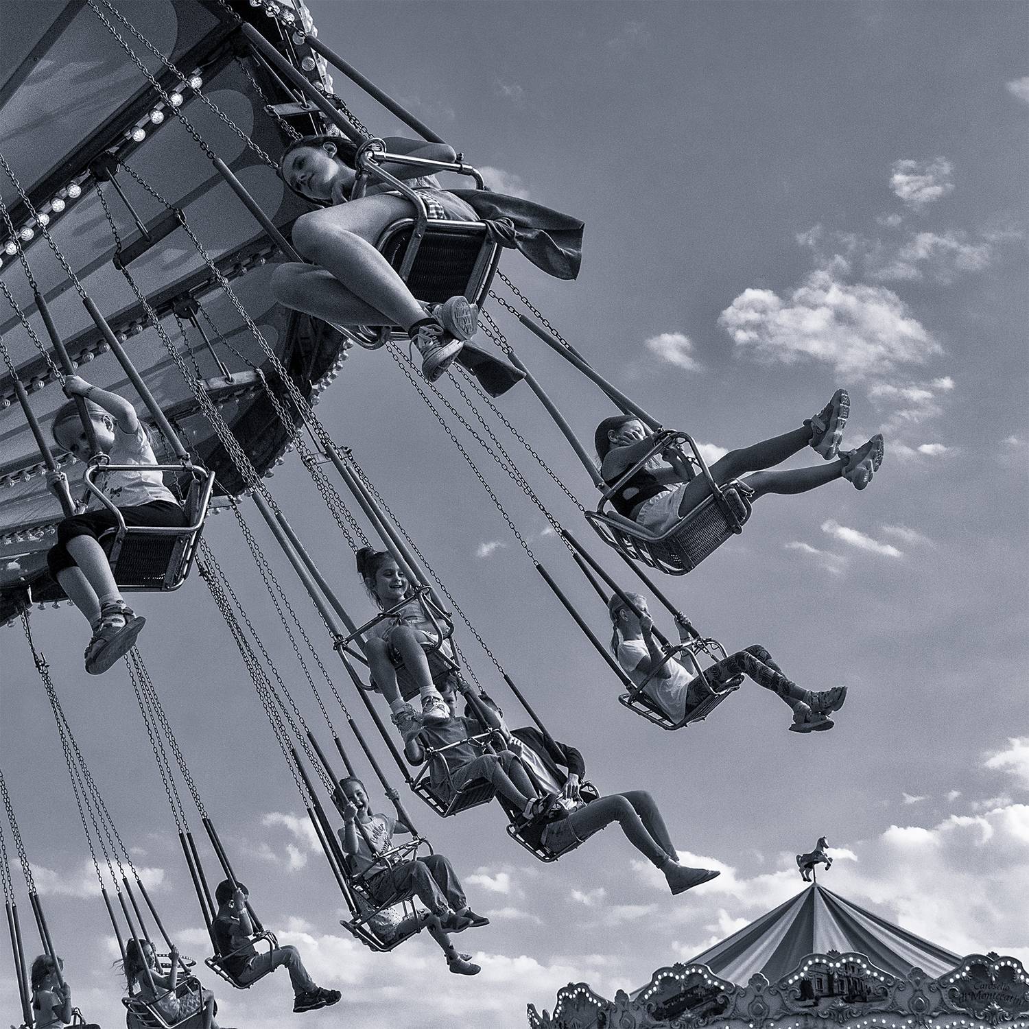 детство, дети, карусель, праздник, радость, кружиться на карусели, радость ребенка, вихрь, ветер, эмоции, детский портрет, летний день, черно-белое, childhood, children, carousel, holiday, joy, spinning on a carousel, child\\\\\\\\\\\\\\\\\\\\\\\\\\\\\\\\, Лебедев Кирилл