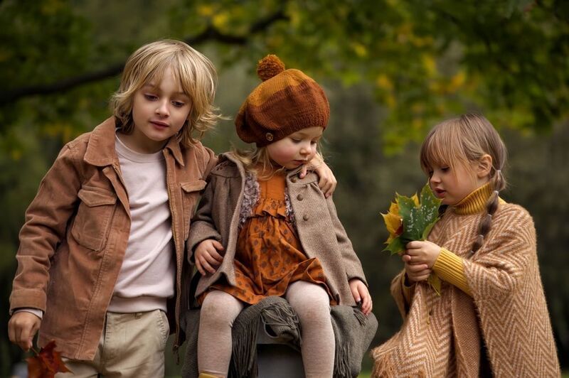 В осеннем парке фото превью