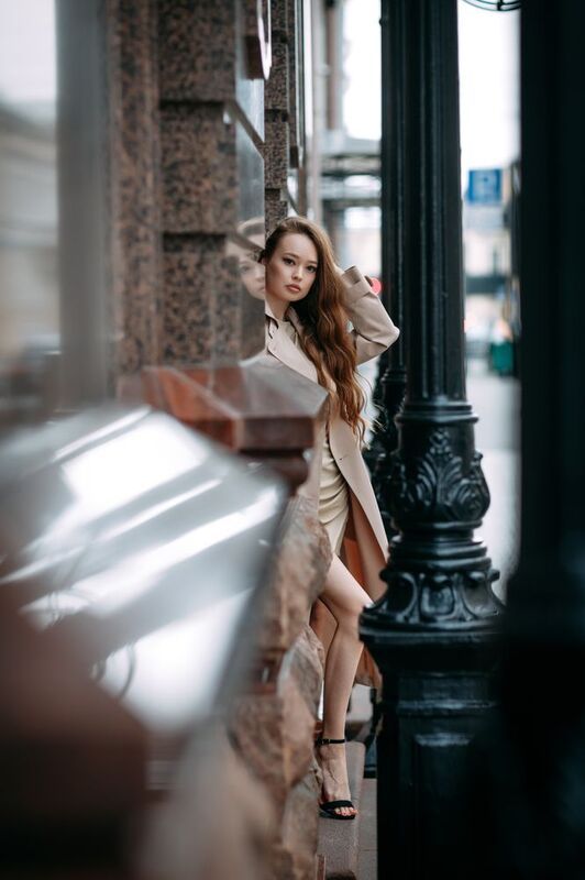 молодая девушка, городской стиль, дворы, на открытом воздухе Аделина фото превью