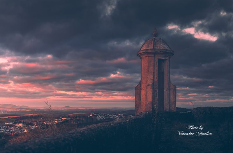 #золотыелучи #рассветнадполем #утреннийсвет #утренняямагия #спокойствие #рассветвкадре #рассвет #тишина #утреннийсвет Как солнце впервые касается земли фото превью