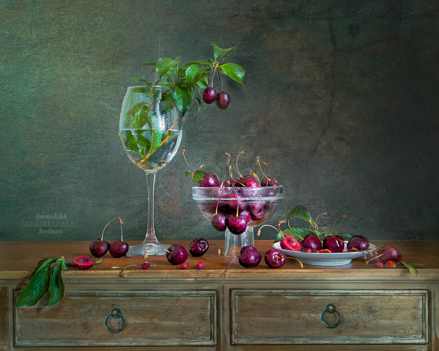 натюрморт, art_photo, darkphoto ,бокал, ягода, черешняфото на телефон, Боровских Светлана