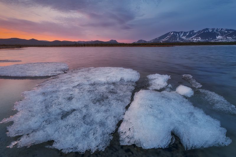 Озеро_Момонтай, пейзажи_Колымы, Магаданская_область, июньский_лёд, рассвет, утро, белые ночи Ледяное сердце фото превью