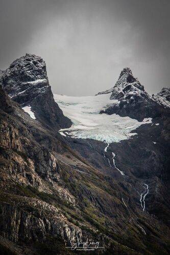 Сумрачные вершины нацпарка Torres Del Paine