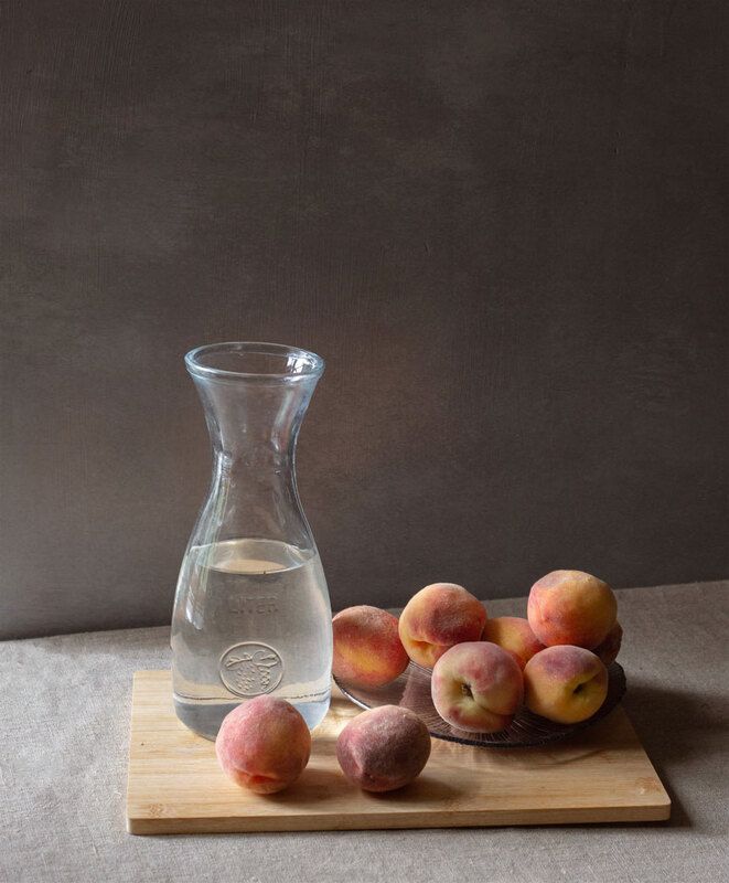 Натюрморт с персиками фото превью