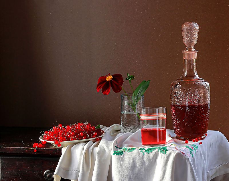 натюрморт, фотонатюрморт, still life, stillifefoto, смородина, ягода, ретро_натюрморт, наталья_казанцева Графин с ягодками фото превью