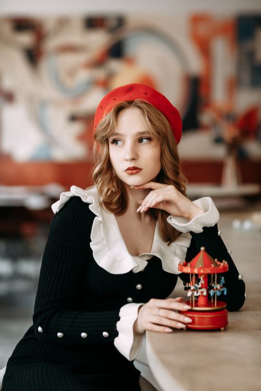 молодая девушка, городской стиль, дворы, на открытом воздухе Ульяна фото превью