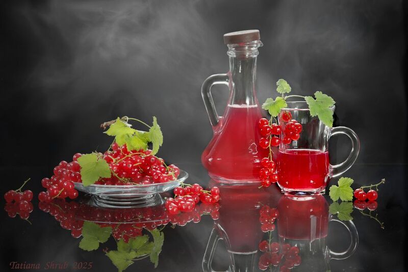 натюрморт, ягоды, смородина, красная, кувшин, компот, стекло  фото превью